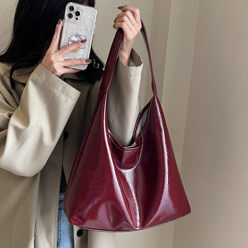 Women Bags For Airport - Miękka torba pod pachę z PU